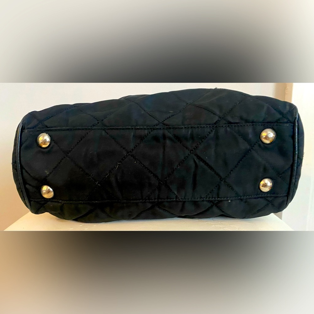 VINTAGE PRADA QUILTED NYLON CHAIN ACCENT SHOULD BAG - Picture 3 of 11